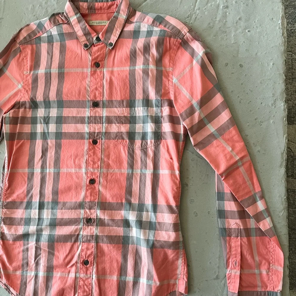 Burberry reposhing this